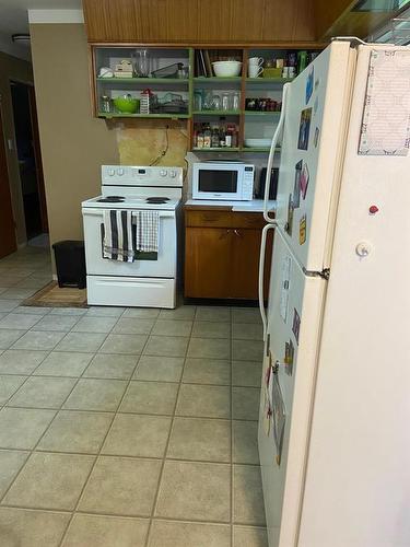 9 3Rd Avenue S, Ethelbert, MB - Indoor Photo Showing Kitchen