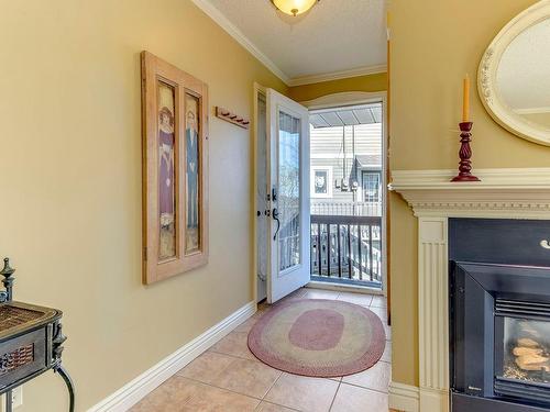 Hall d'entrÃ©e - 250 Ch. Boulanger, Sutton, QC - Indoor Photo Showing Other Room With Fireplace