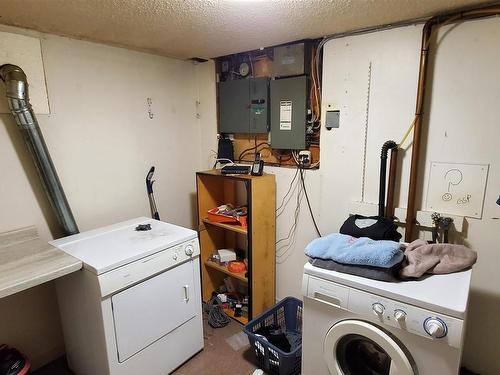 433 Redwood Avenue W, Thunder Bay, ON - Indoor Photo Showing Laundry Room