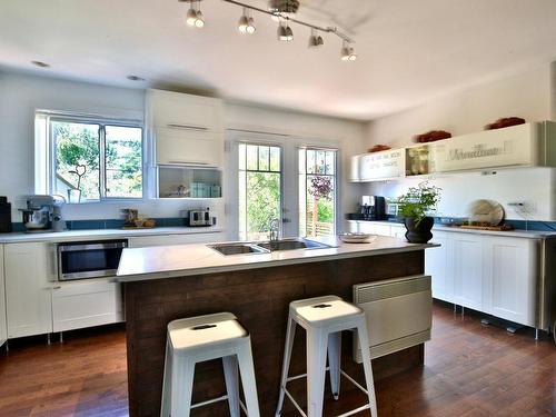 Cuisine - 3030 Rue Ovila-Hamel, Longueuil (Saint-Hubert), QC - Indoor Photo Showing Kitchen With Double Sink