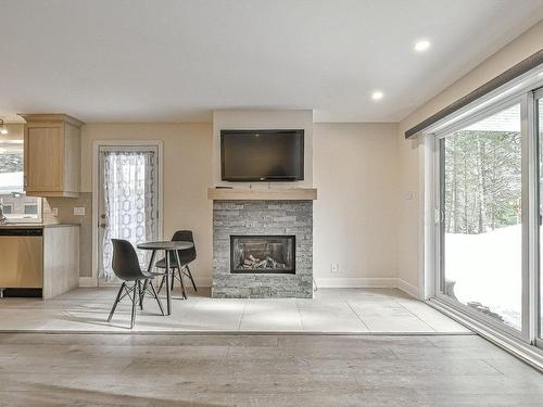 Living room - 1303 Ch. De La Rivière, Val-David, QC - Indoor Photo Showing Living Room With Fireplace