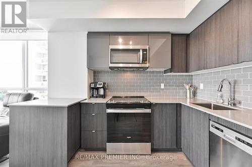 710 - 1461 Lawrence Avenue W, Toronto (Brookhaven-Amesbury), ON - Indoor Photo Showing Kitchen With Upgraded Kitchen