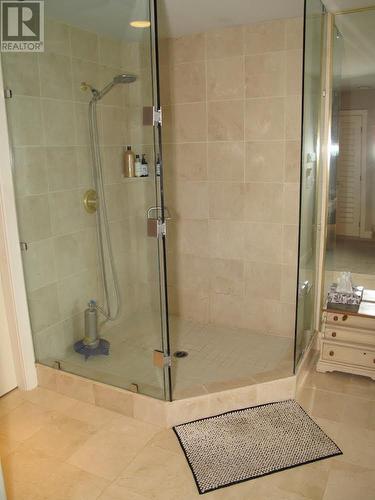 4614 Fuller Road, Kelowna, BC - Indoor Photo Showing Bathroom