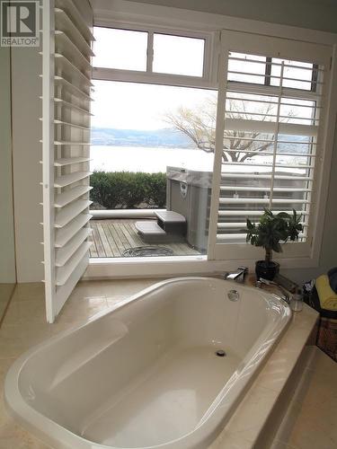 4614 Fuller Road, Kelowna, BC - Indoor Photo Showing Bathroom