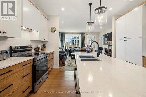 45 Shelter Cove Drive, Westport, ON - Indoor Photo Showing Kitchen With Double Sink With Upgraded Kitchen