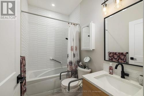 45 Shelter Cove Drive, Westport, ON - Indoor Photo Showing Bathroom