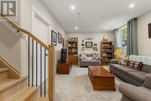 45 Shelter Cove Drive, Westport, ON - Indoor Photo Showing Living Room