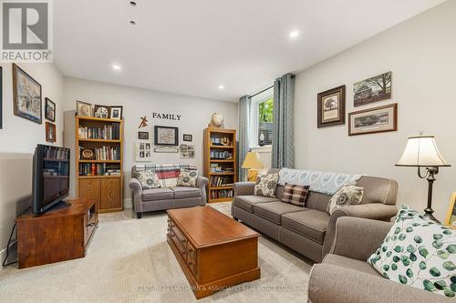 45 Shelter Cove Drive, Westport, ON - Indoor Photo Showing Living Room