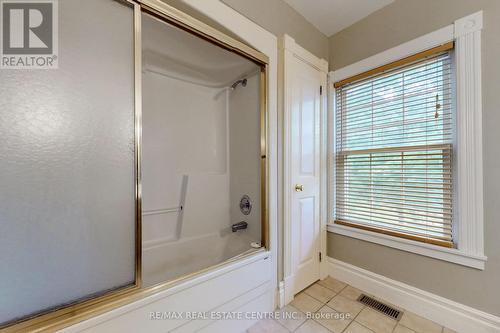 170 West Street N, Orillia, ON - Indoor Photo Showing Bathroom