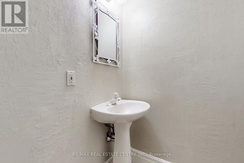 170 West Street N, Orillia, ON - Indoor Photo Showing Bathroom