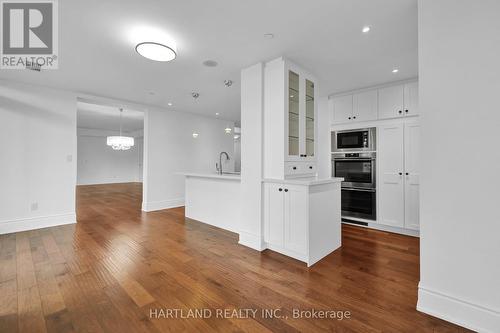 603 - 3500 Lakeshore Road W, Oakville (Bronte West), ON - Indoor Photo Showing Kitchen