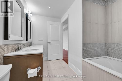 603 - 3500 Lakeshore Road W, Oakville (Bronte West), ON - Indoor Photo Showing Bathroom