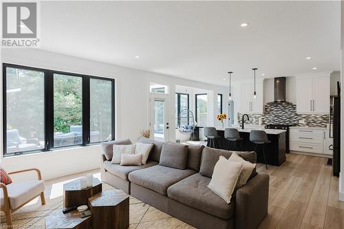 266 Mcnabb Street, Southampton, ON - Indoor Photo Showing Living Room