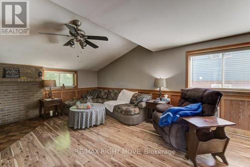 98 Snyder'S Road, Wilmot, ON - Indoor Photo Showing Living Room