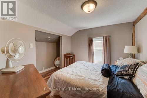 98 Snyder'S Road, Wilmot, ON - Indoor Photo Showing Bedroom