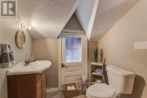 98 Snyder'S Road, Wilmot, ON - Indoor Photo Showing Bathroom