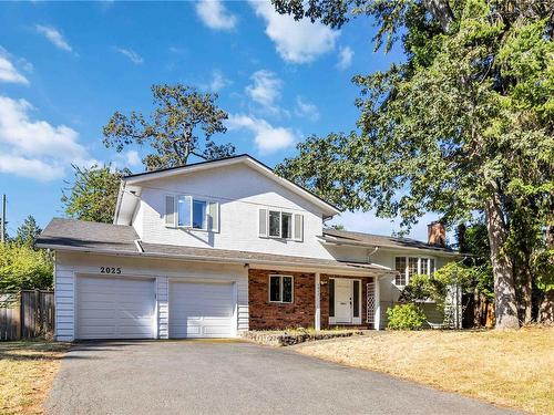 2025 Cedar Hill Cross Rd, Oak Bay, BC 