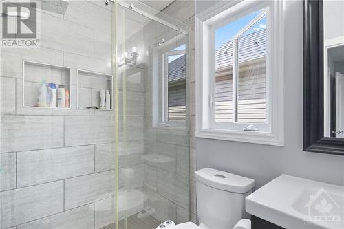 51 Cresthaven Drive, Ottawa, ON - Indoor Photo Showing Bathroom