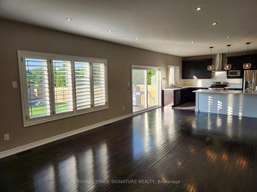 146 Shephard Ave, New Tecumseth, ON - Indoor Photo Showing Kitchen