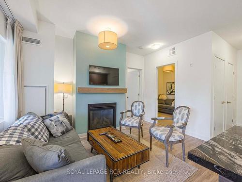 415-40 Horseshoe Blvd, Oro-Medonte, ON - Indoor Photo Showing Living Room With Fireplace