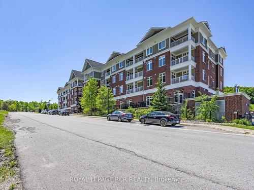 415-40 Horseshoe Blvd, Oro-Medonte, ON - Outdoor With Balcony With Facade