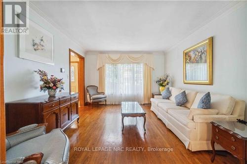 53 Chancery Circle, St. Catharines (442 - Vine/Linwell), ON - Indoor Photo Showing Living Room