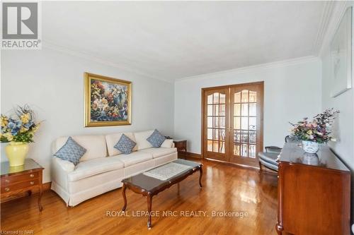 53 Chancery Circle, St. Catharines (442 - Vine/Linwell), ON - Indoor Photo Showing Living Room