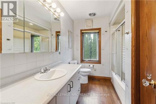 53 Chancery Circle, St. Catharines (442 - Vine/Linwell), ON - Indoor Photo Showing Bathroom