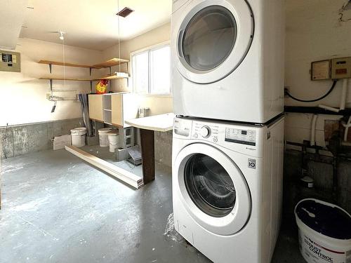 2089 Hampshire Drive, Kamloops, BC - Indoor Photo Showing Laundry Room