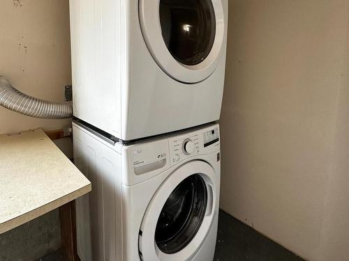 2089 Hampshire Drive, Kamloops, BC - Indoor Photo Showing Laundry Room