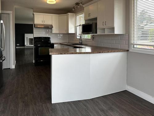 2089 Hampshire Drive, Kamloops, BC - Indoor Photo Showing Kitchen