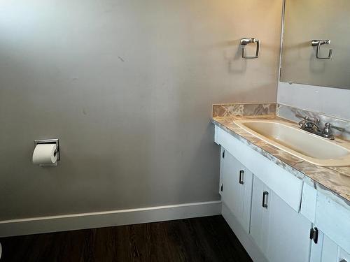 2089 Hampshire Drive, Kamloops, BC - Indoor Photo Showing Bathroom