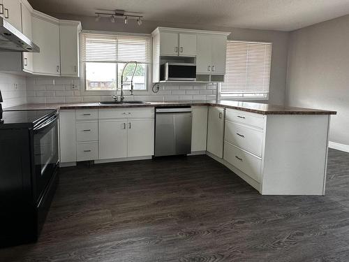 2089 Hampshire Drive, Kamloops, BC - Indoor Photo Showing Kitchen