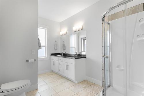 1215 Hume Avenue, Kelowna, BC - Indoor Photo Showing Bathroom