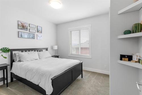 1215 Hume Avenue, Kelowna, BC - Indoor Photo Showing Bedroom