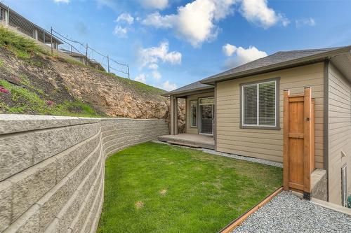 1215 Hume Avenue, Kelowna, BC - Outdoor With Exterior