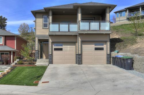 1215 Hume Avenue, Kelowna, BC - Outdoor With Facade