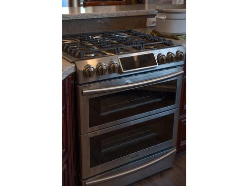 2977 Upper Levels Road, Castlegar, BC - Indoor Photo Showing Kitchen