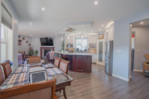 2977 Upper Levels Road, Castlegar, BC - Indoor Photo Showing Dining Room