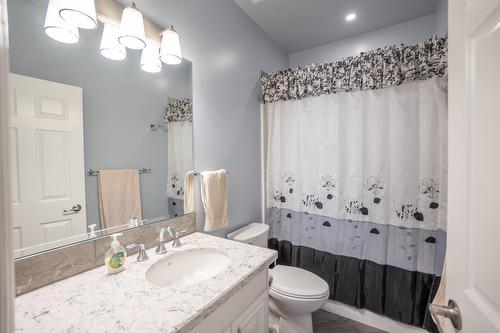 2977 Upper Levels Road, Castlegar, BC - Indoor Photo Showing Bathroom