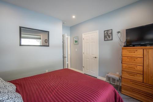 2977 Upper Levels Road, Castlegar, BC - Indoor Photo Showing Bedroom