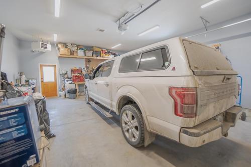 2977 Upper Levels Road, Castlegar, BC - Indoor Photo Showing Garage