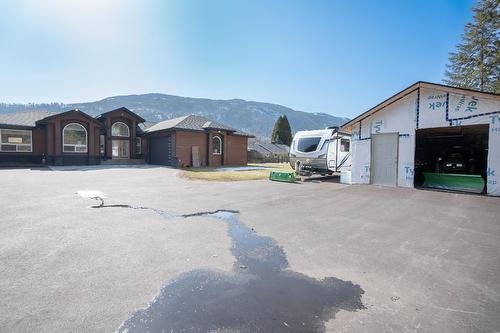 2977 Upper Levels Road, Castlegar, BC - Outdoor