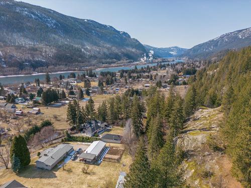 2977 Upper Levels Road, Castlegar, BC - Outdoor With View