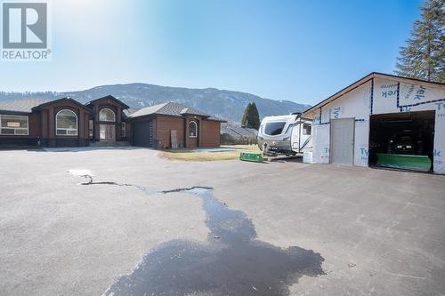 2977 Upper Levels  Road, Castlegar, BC - Outdoor