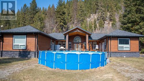 2977 Upper Levels  Road, Castlegar, BC - Outdoor