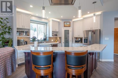 2977 Upper Levels  Road, Castlegar, BC - Indoor Photo Showing Kitchen With Upgraded Kitchen