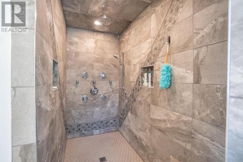 2977 Upper Levels  Road, Castlegar, BC - Indoor Photo Showing Bathroom