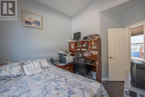 2977 Upper Levels  Road, Castlegar, BC - Indoor Photo Showing Bedroom