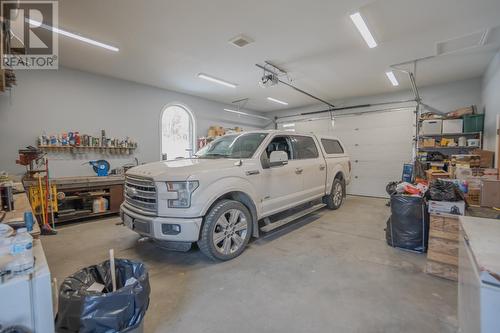 2977 Upper Levels  Road, Castlegar, BC - Indoor Photo Showing Garage